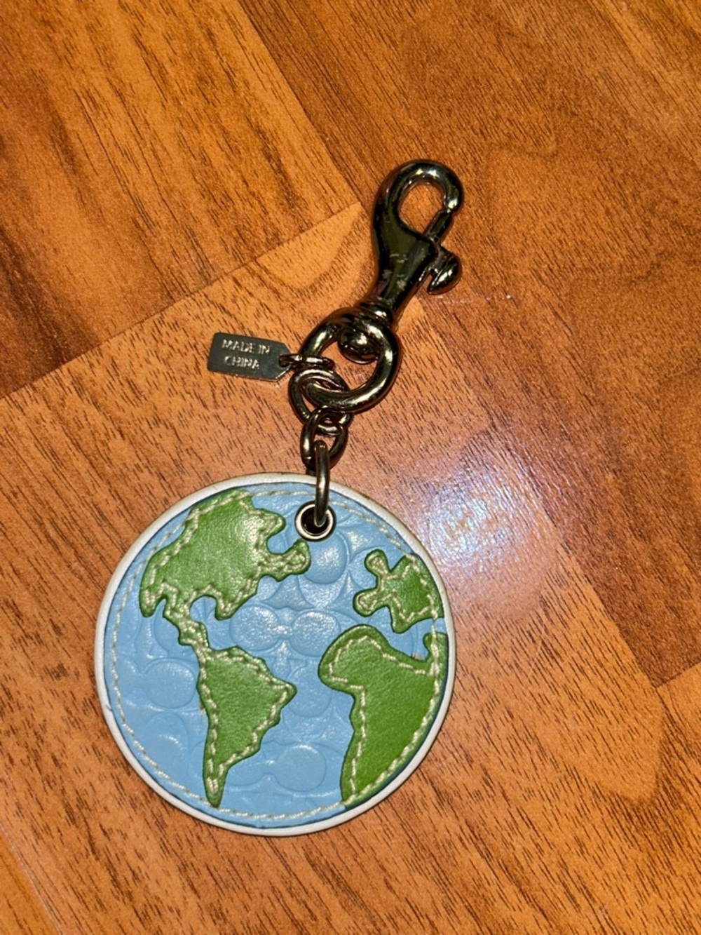 Authentic Coach Original Leather Earth Globe 🌎 Keyring / Bag Charm - Picture 3 of 9